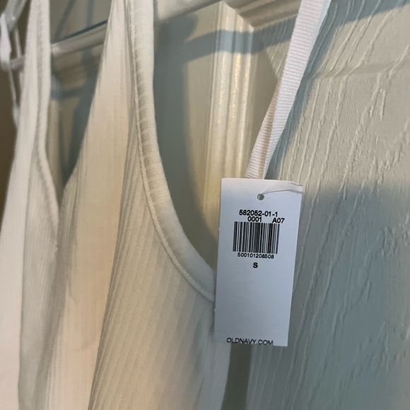 Old Navy Cropped Halter Tank Top - Picture 3 of 4